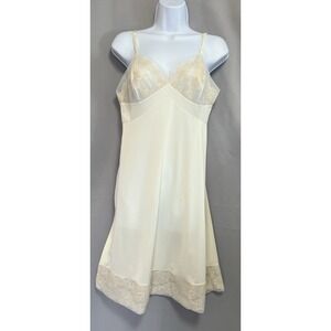 80s VNG  Vanity Fair slip with sheer‎ lace bust and trim Nylon Underslip Y2K 36
